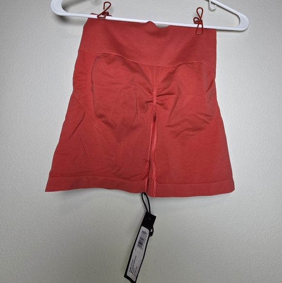 NWT Oner Active Effortless Seamless Shorts Small Sweet Red - Picture 4 of 4